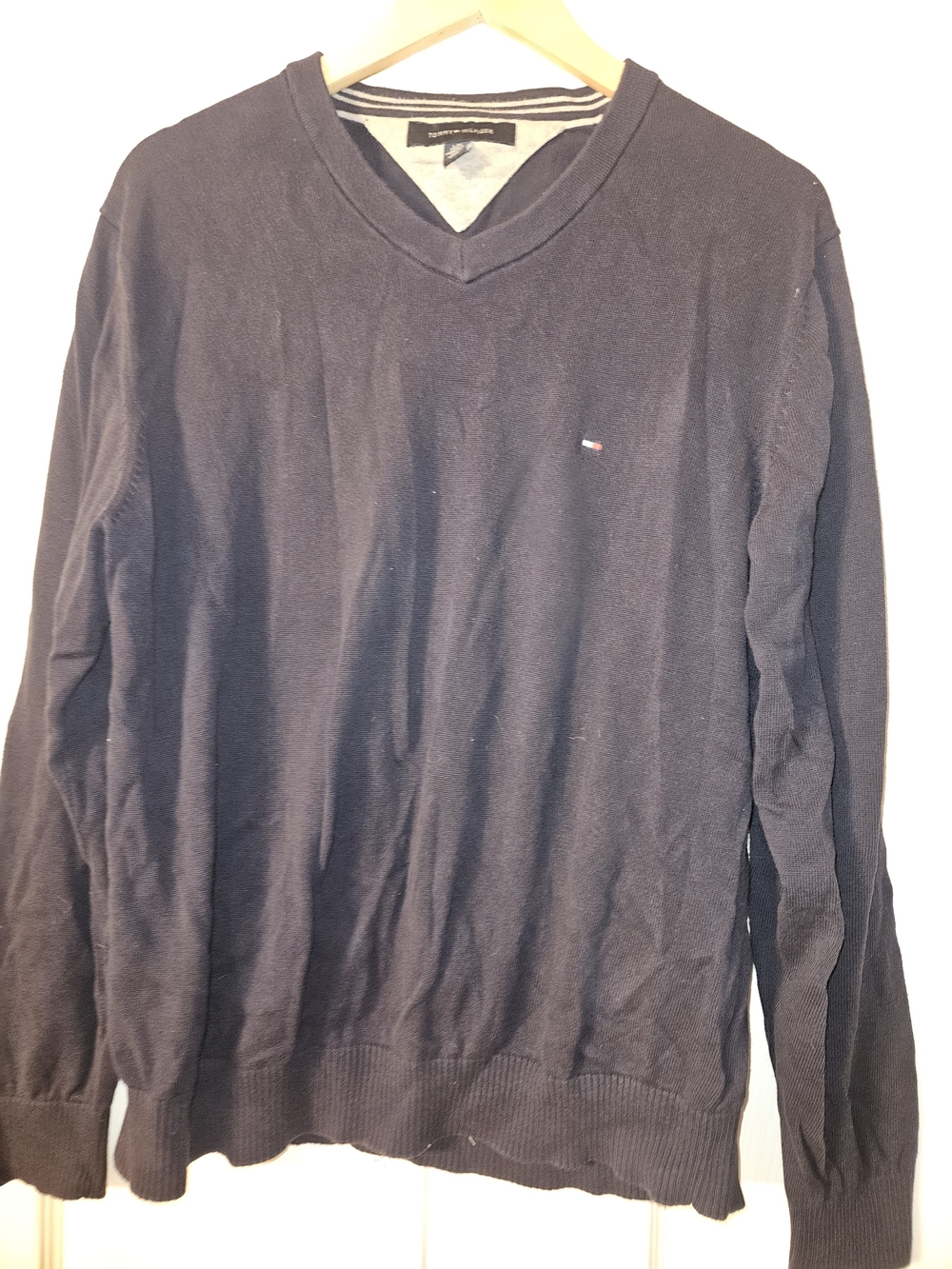 Tommy Hilfiger Men's V-Neck Sweater in Dark Navy